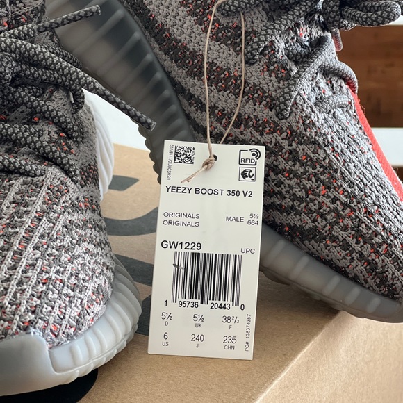 SOLD 💜 Yeezy Boost 350 V2 - Picture 3 of 7